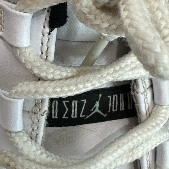 Air Jordan 11 Retro Low “Emerald”‎ Size 11 | White/Black-Emerald Rise W/Box - Picture 2 of 14